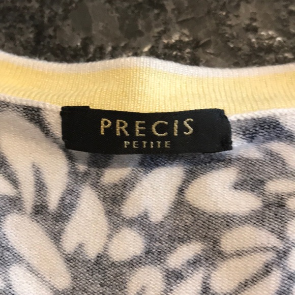 25% Bundle Discount Précis Black and Cream sweater - Picture 2 of 5